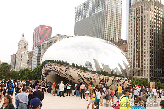 Cloud Gate sculpture aka 'The Bean' in downtown Chicago